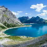 Lodge The Alpine No 7 *