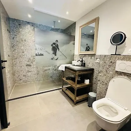 The Alpine No 7 אכסניה