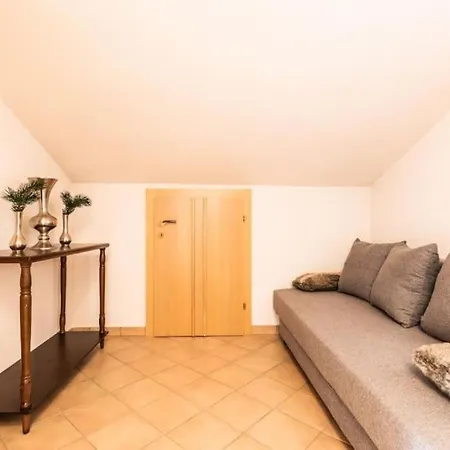 אכסניה The Alpine No 7 *