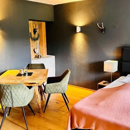 The Alpine No 7 Orman Evi *