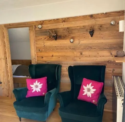 The Alpine No 7 Lodge *